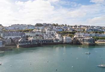 Aggetts Dawn is located in Packet Quays in Falmouth, in front of the development there is a small tidal beach. 