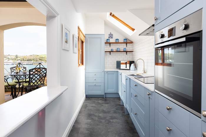 Aggetts Dawn is a 2 bedroom apartment with sea views in Falmouth, South Cornwall.
