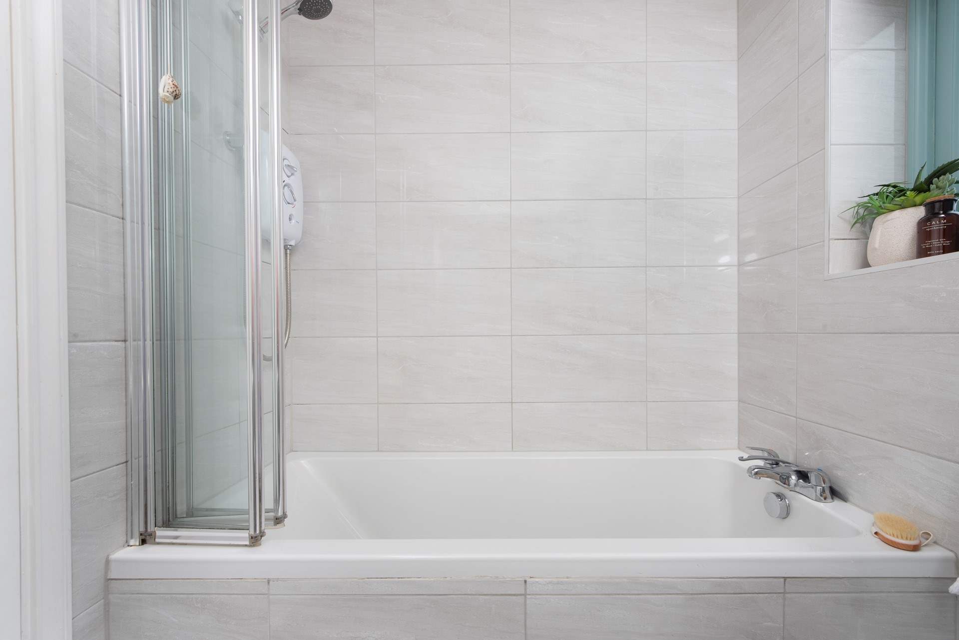 Long soaks in the bath on your holidays, there is also an electric shower above the bath too. 