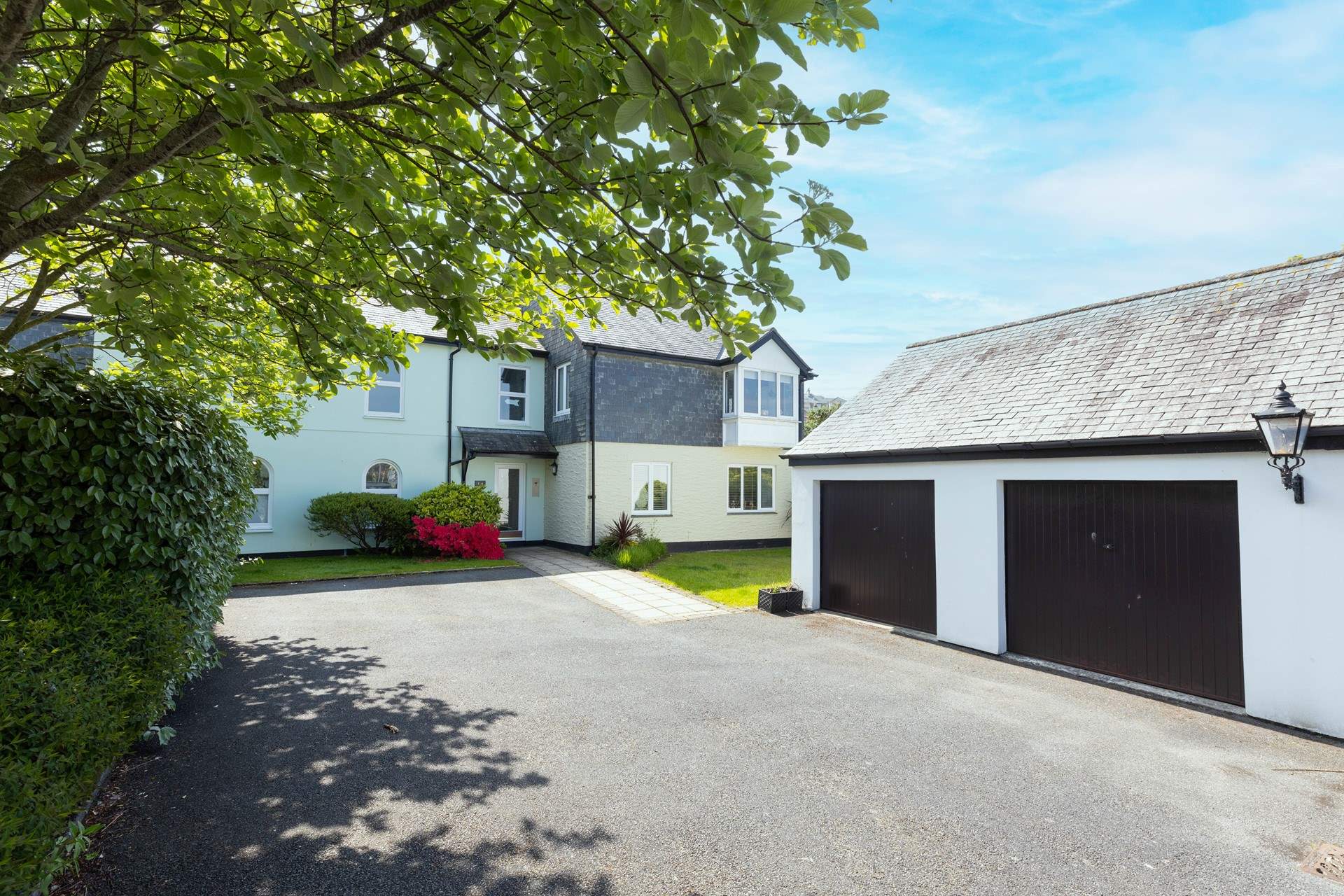 There is a space to unload your car at The Anchor before you park in the car park. 