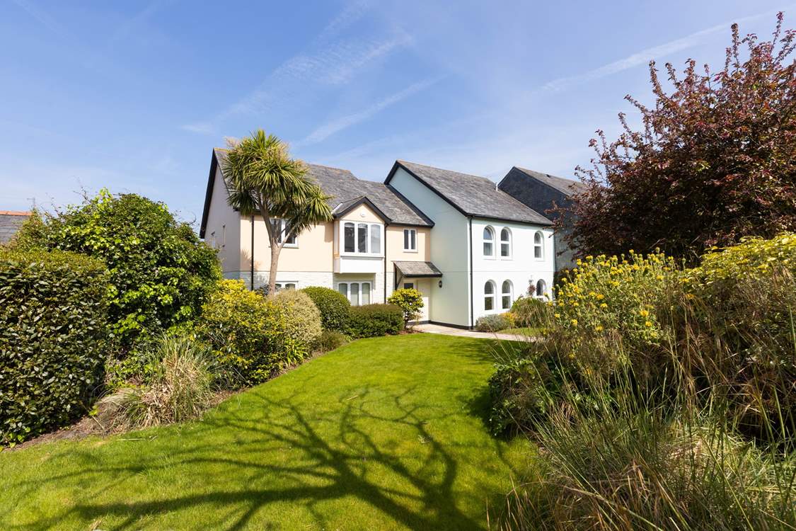 Enjoy the beautiful communal gardens at The Anchor.