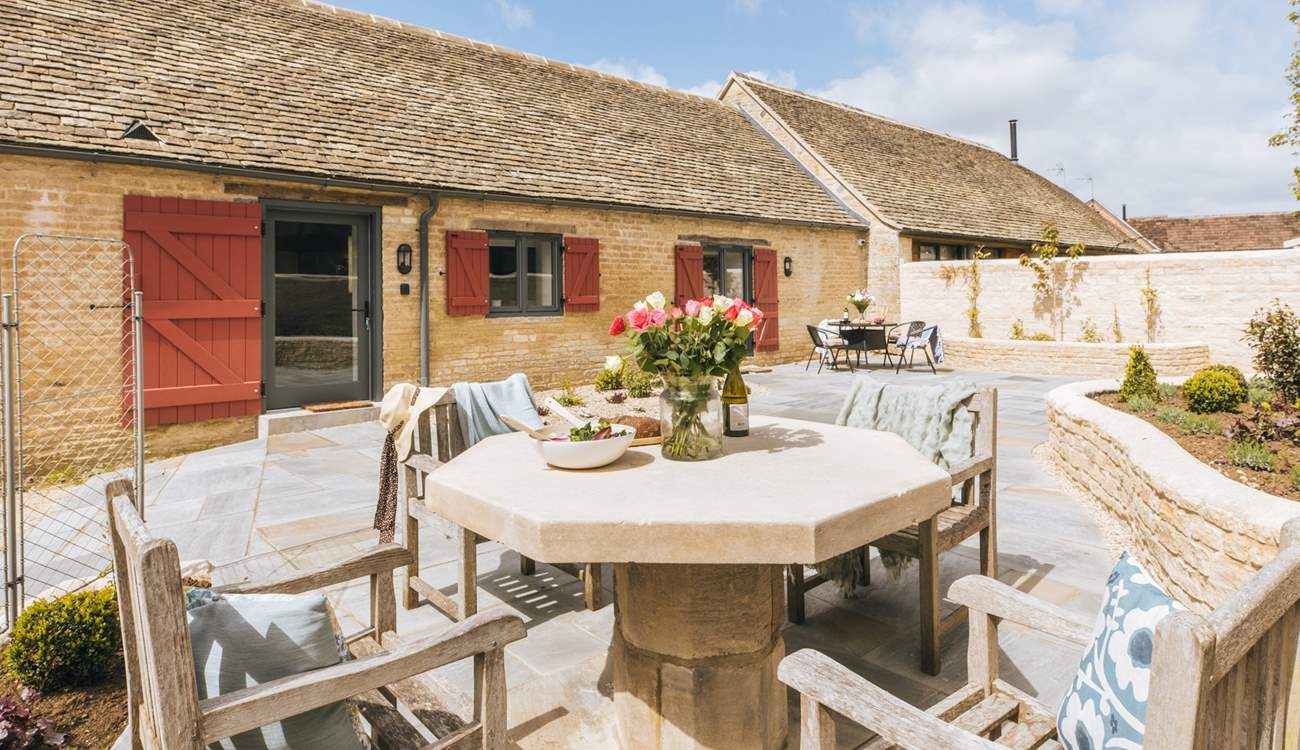 The outdoor dining space for guests staying in Weighbridge End.