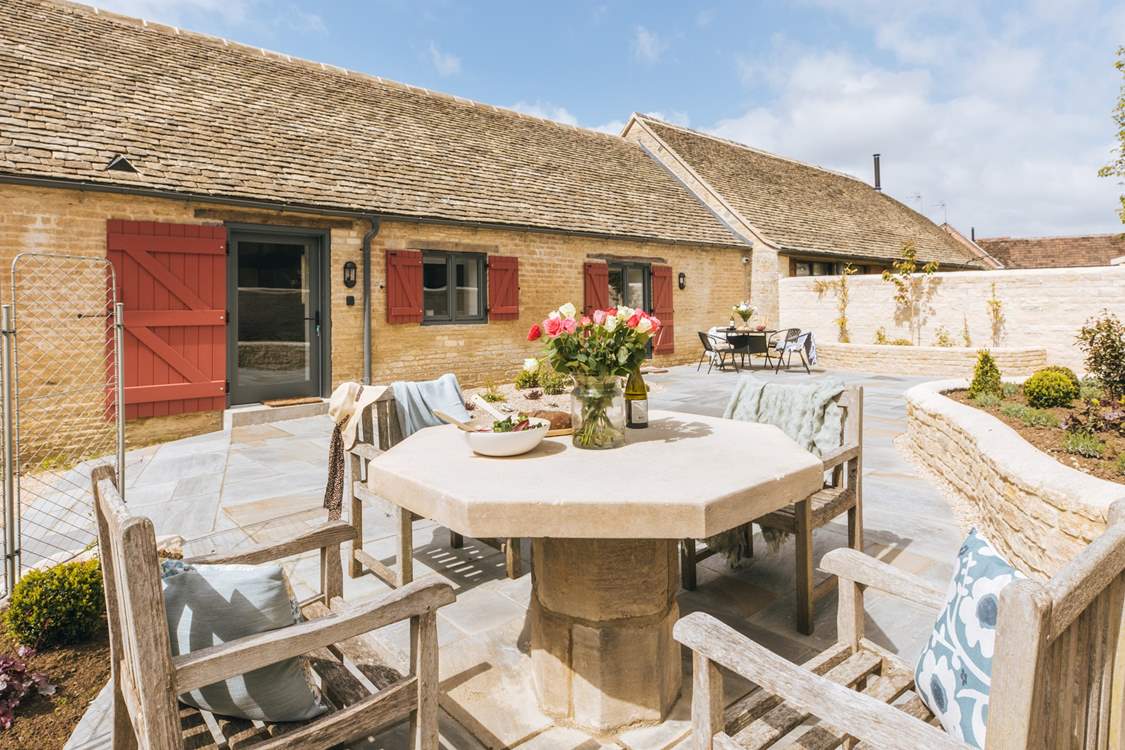 The outdoor dining space for guests staying in Weighbridge End.