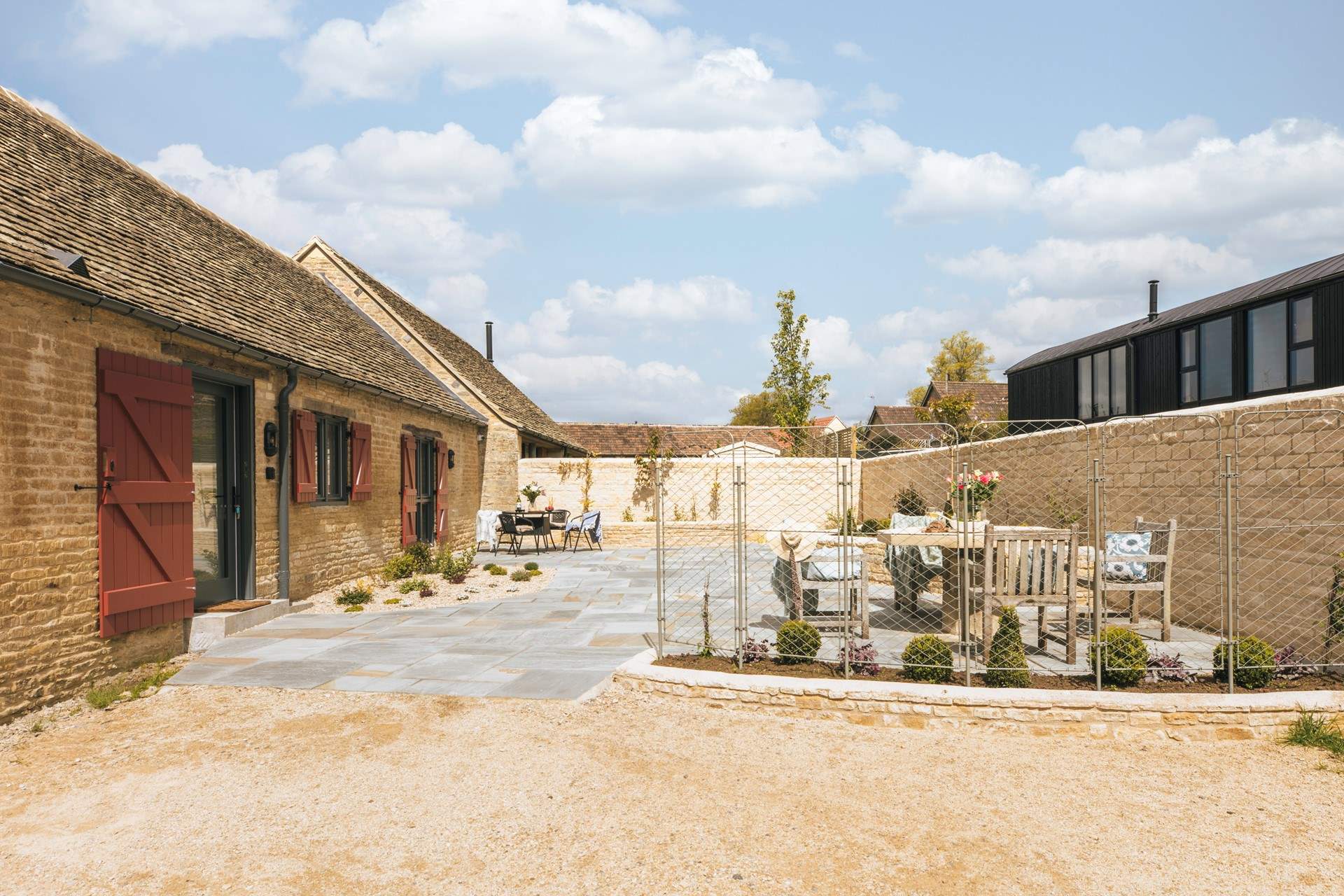 Stable End shares the courtyard with its next door neighbour, Weighbridge End.