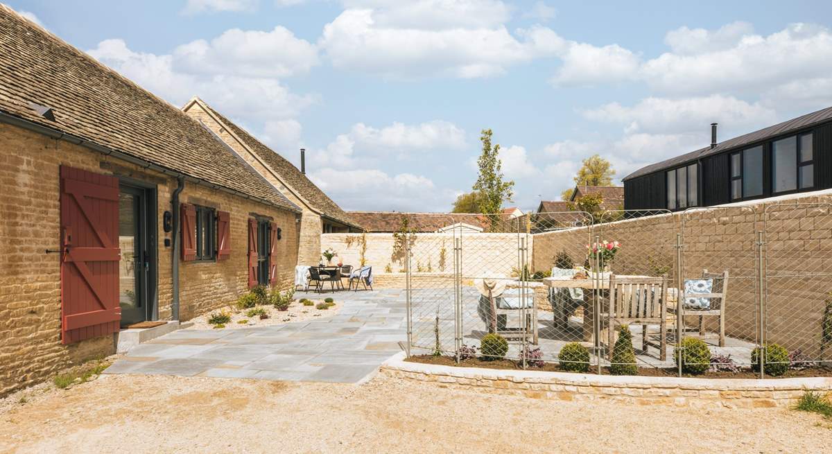 Stable End shares the courtyard with its next door neighbour, Weighbridge End.