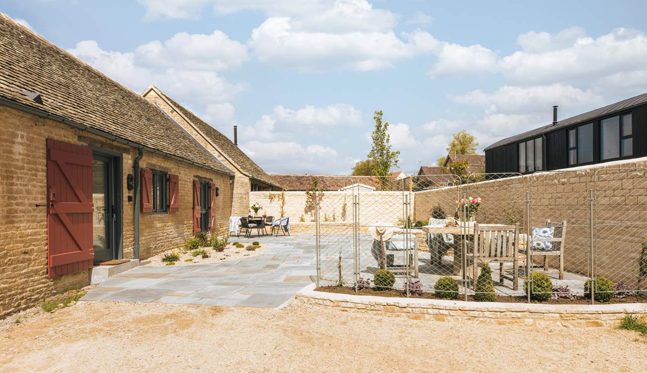 Stable End shares the courtyard with its next door neighbour, Weighbridge End.