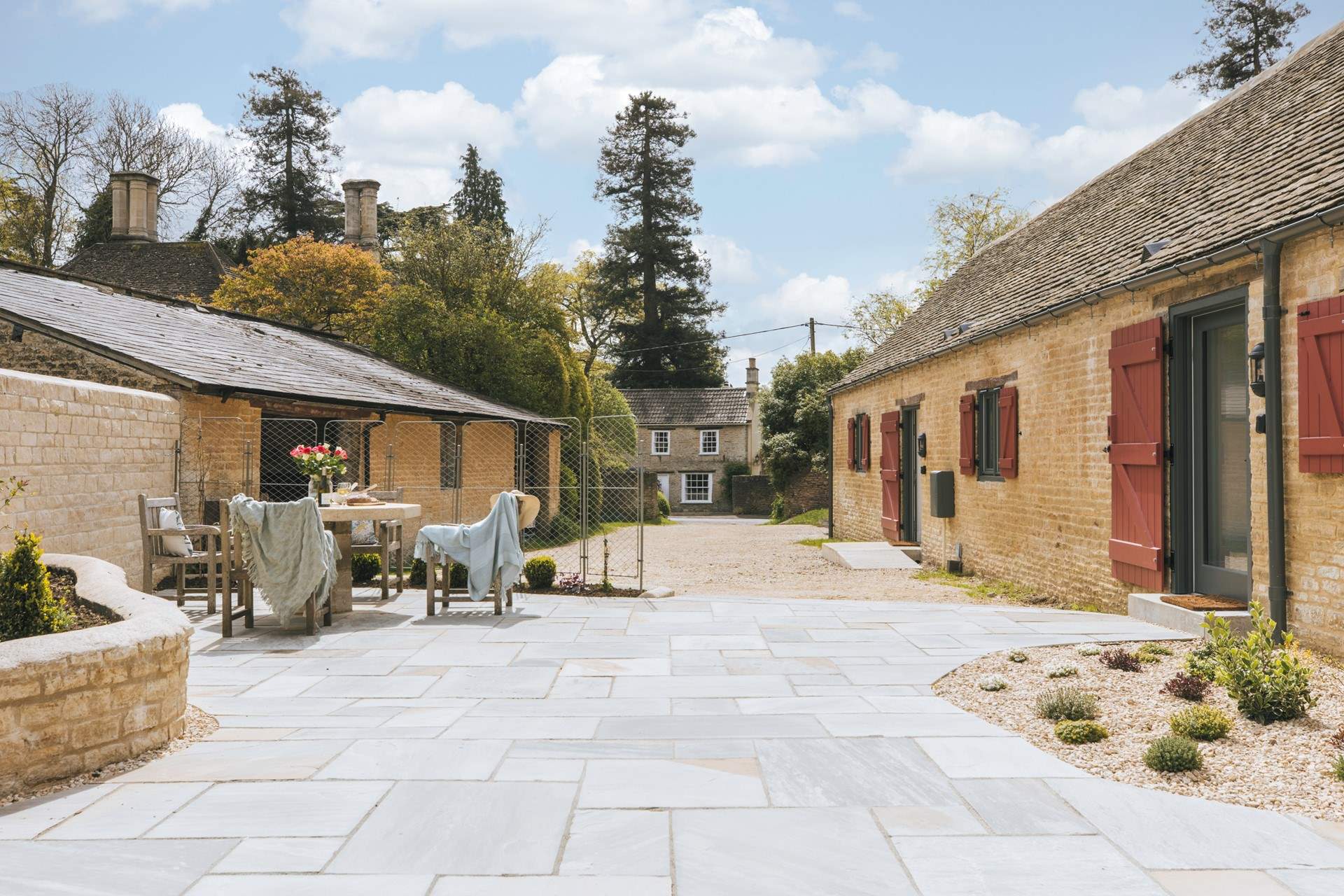 Looking back towards the parking area and the quiet lane beyond.