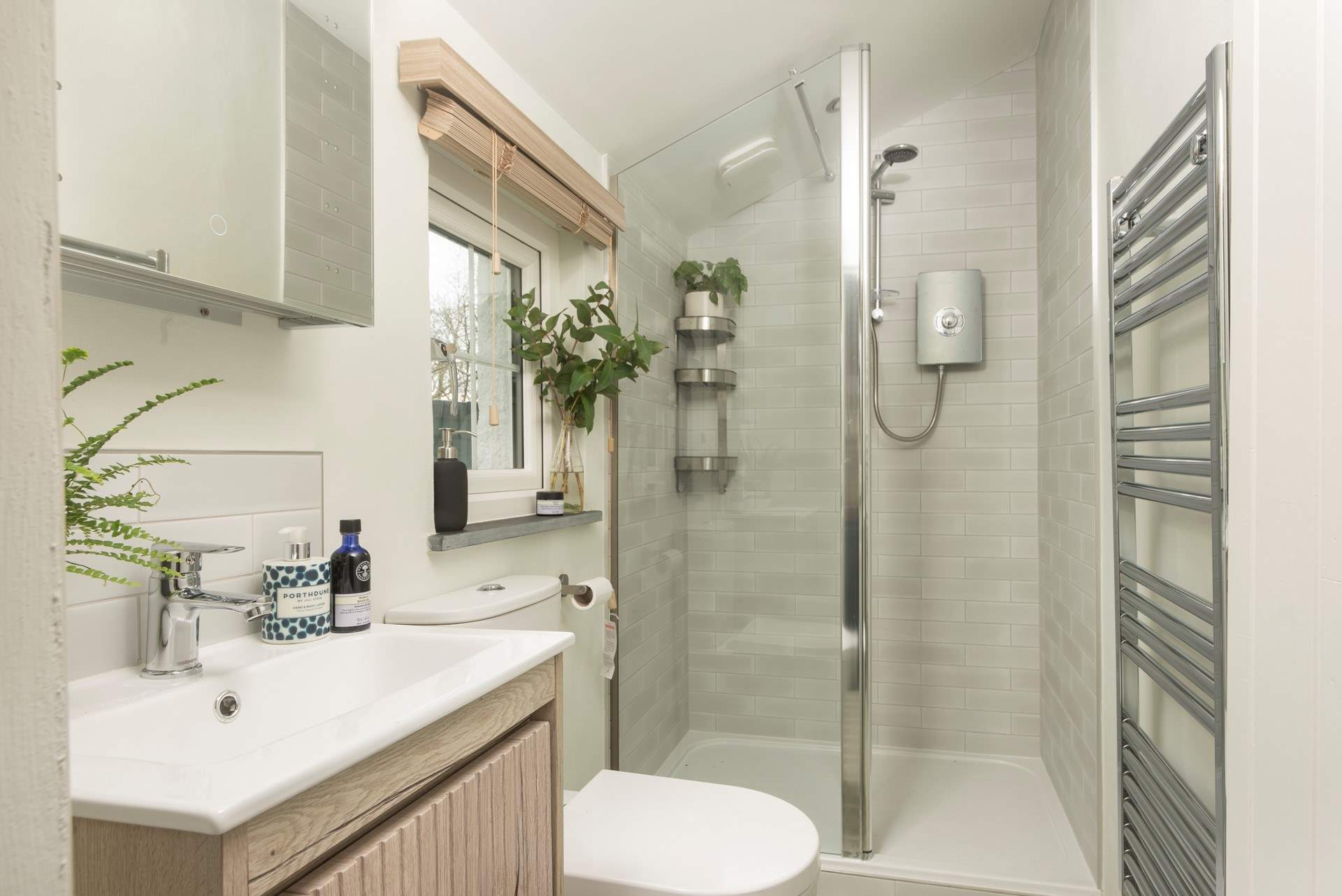 Poet's Demise has a super stylish shower-room, perfect to set you up for the day or rinsing off sandy bodies after a day at the beach.