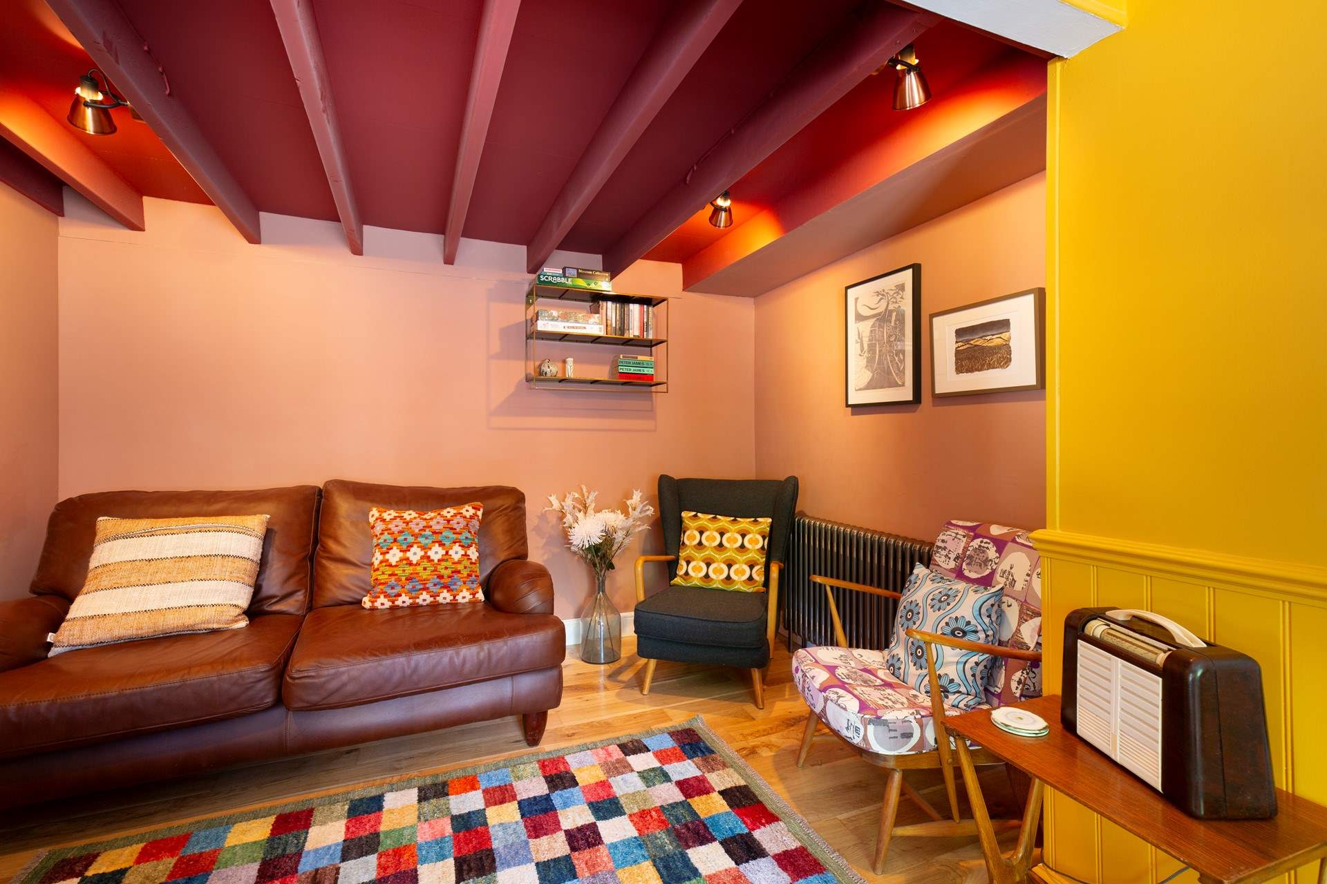 Listen to the retro Bakelite radio which has been internally modified so that you can connect to it via Bluetooth and play your own playlist.