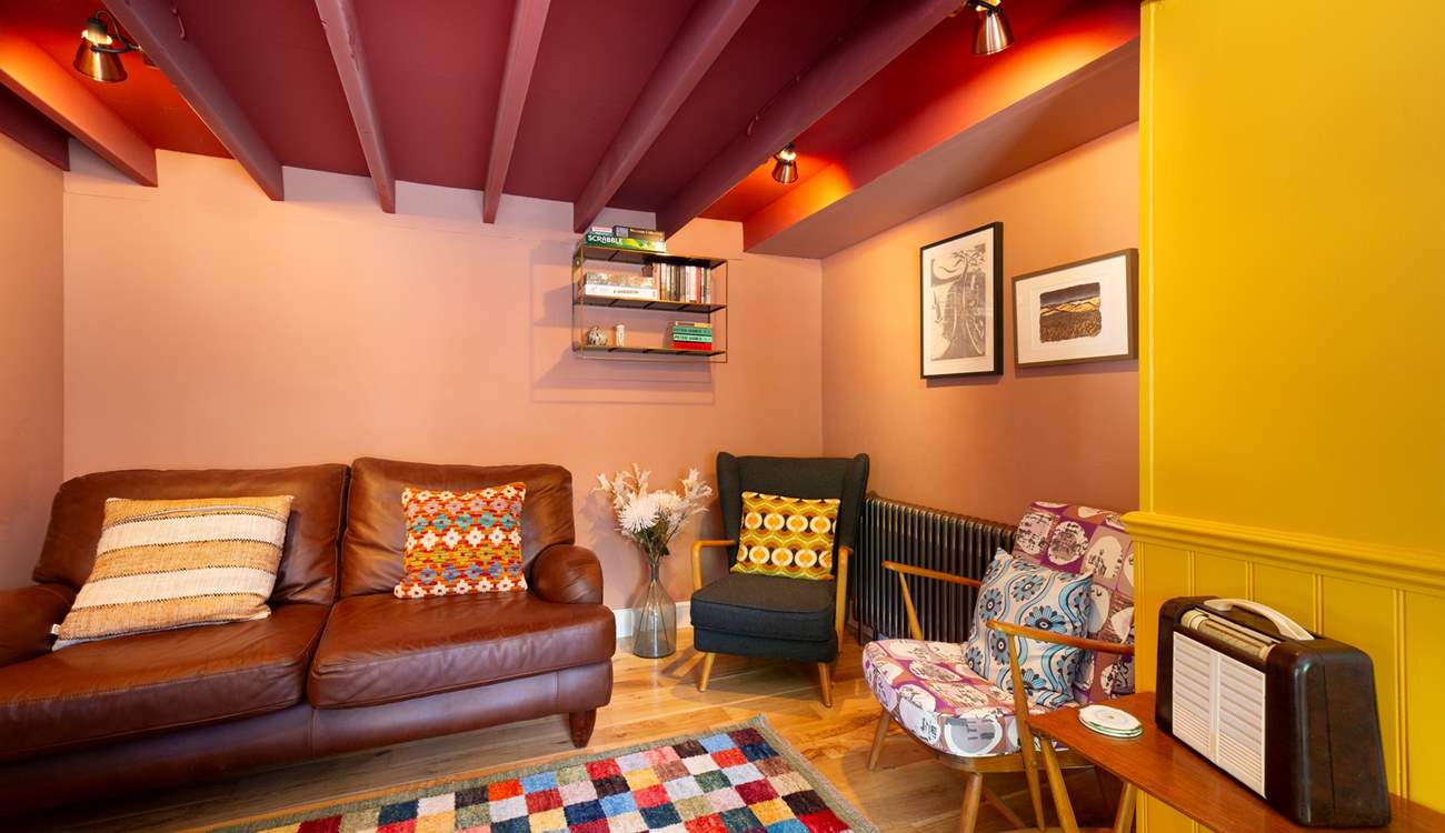 Listen to the retro Bakelite radio which has been internally modified so that you can connect to it via Bluetooth and play your own playlist.