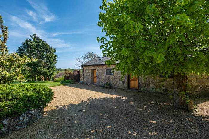 The Stables is a 1 bedroom, dog friendly holiday cottage close to the beach, near Ventnor.