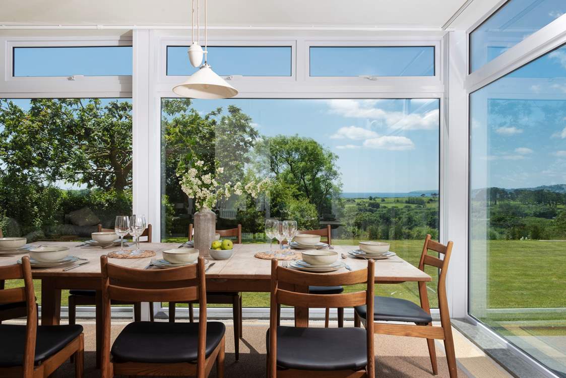 The perfect setting for holiday feasts.