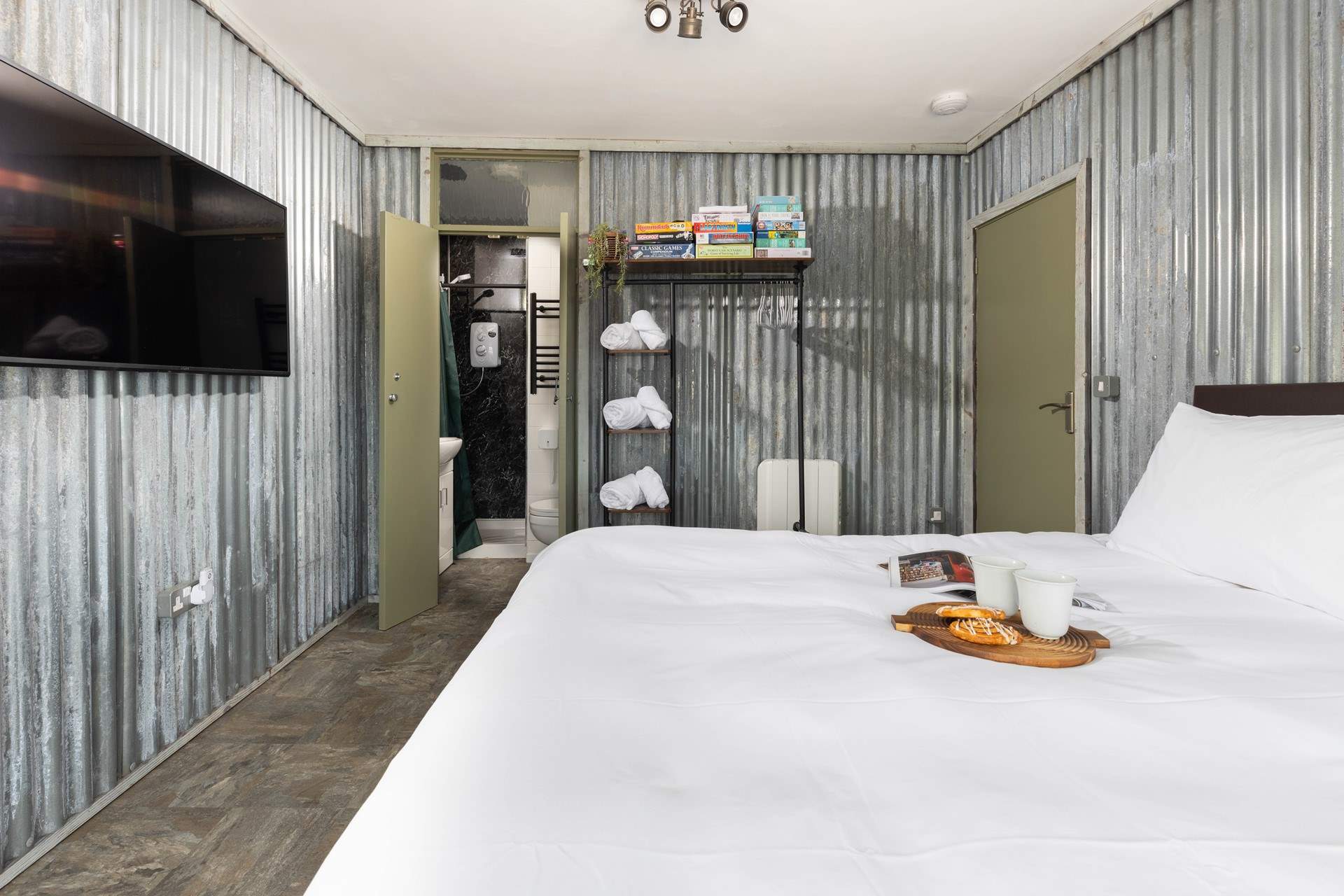 Each bedroom has a private en suite.