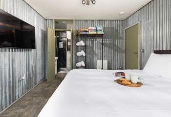 Each bedroom has a private en suite.