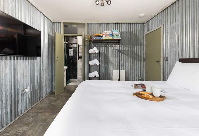 Each bedroom has a private en suite.