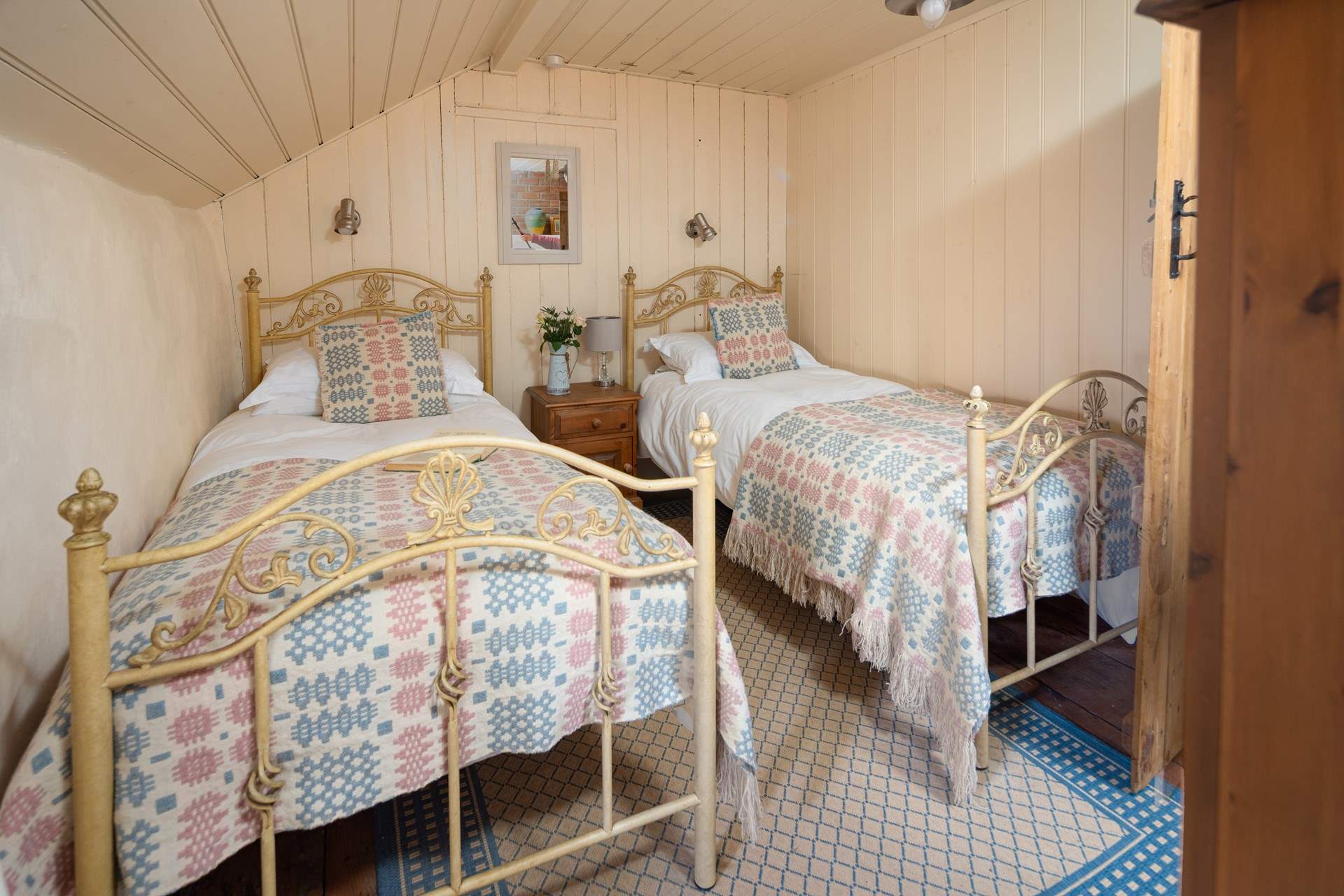 The sweetest twin room with luxurious Welsh wool furnishings. 