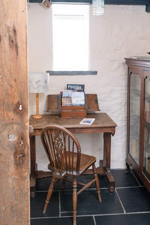 A little nook for writers, readers and dreamers.