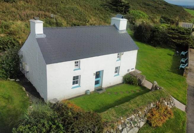 This enchanting Pembrokeshire cottage has far-reaching sea views.