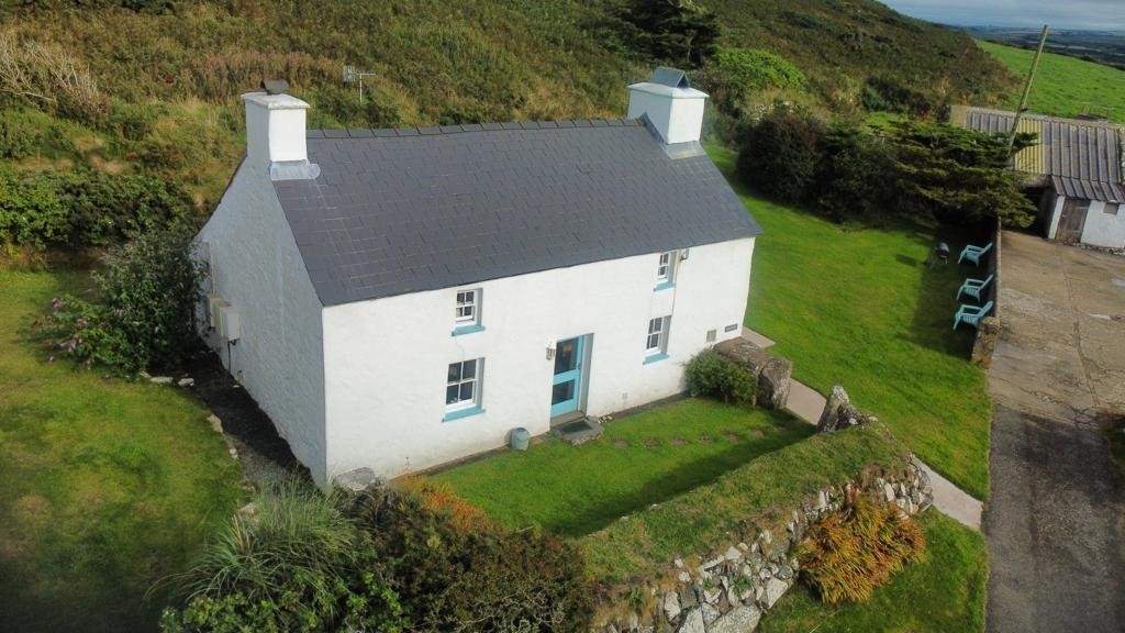 This enchanting Pembrokeshire cottage has far-reaching sea views.