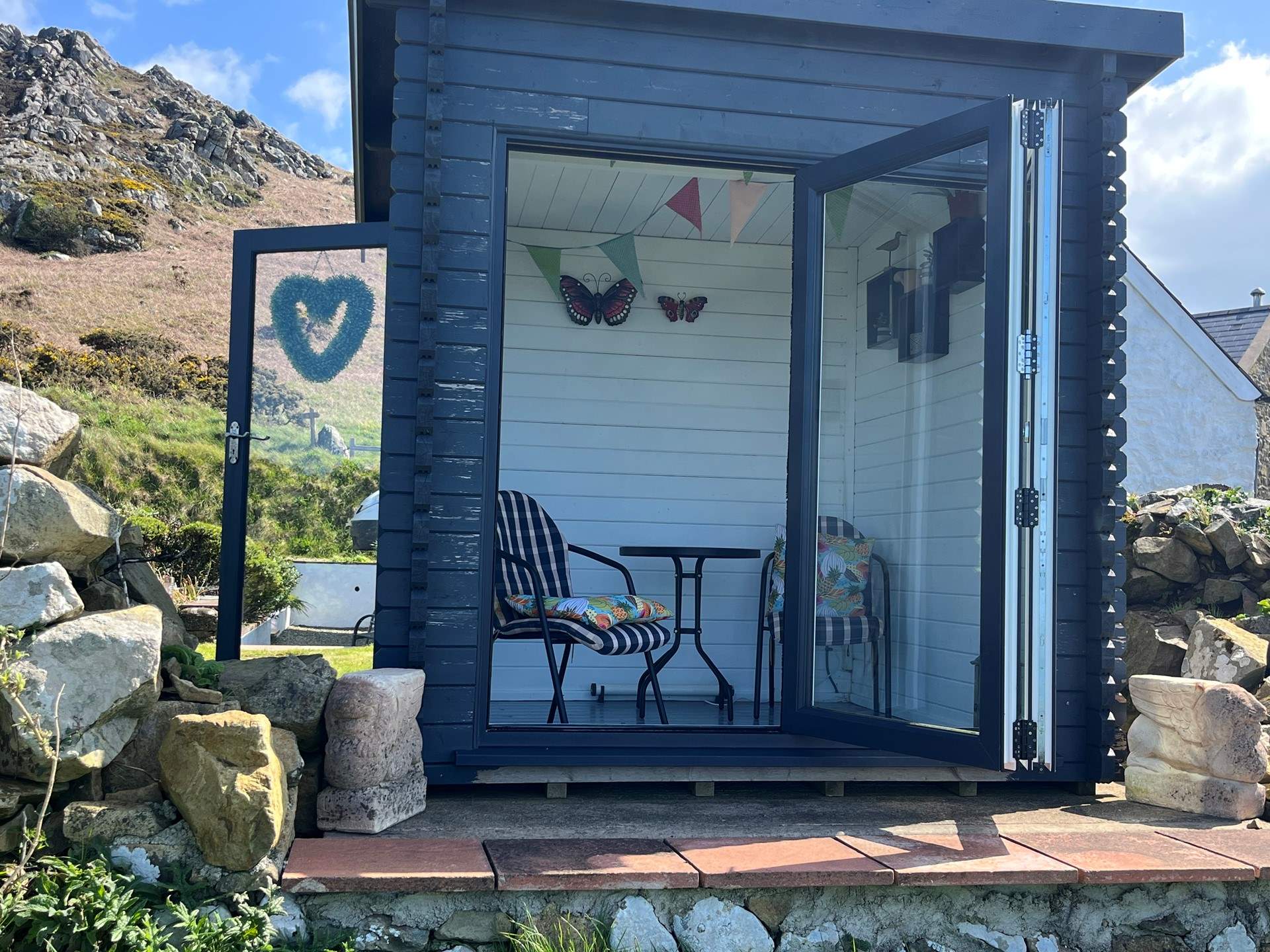 Your happy place with a spellbinding sea view. 