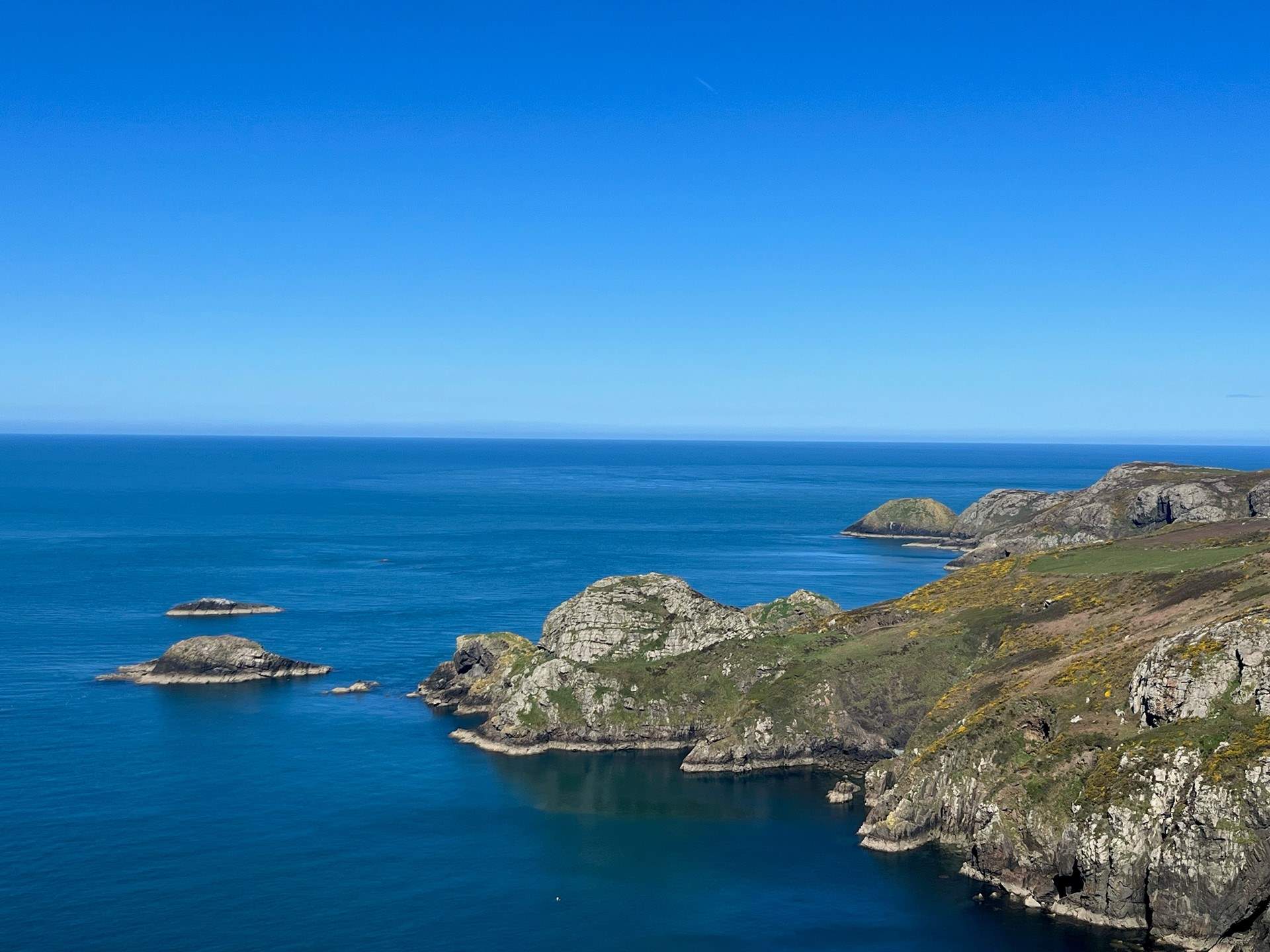 The large picture window draws in the spectacular sea views. 