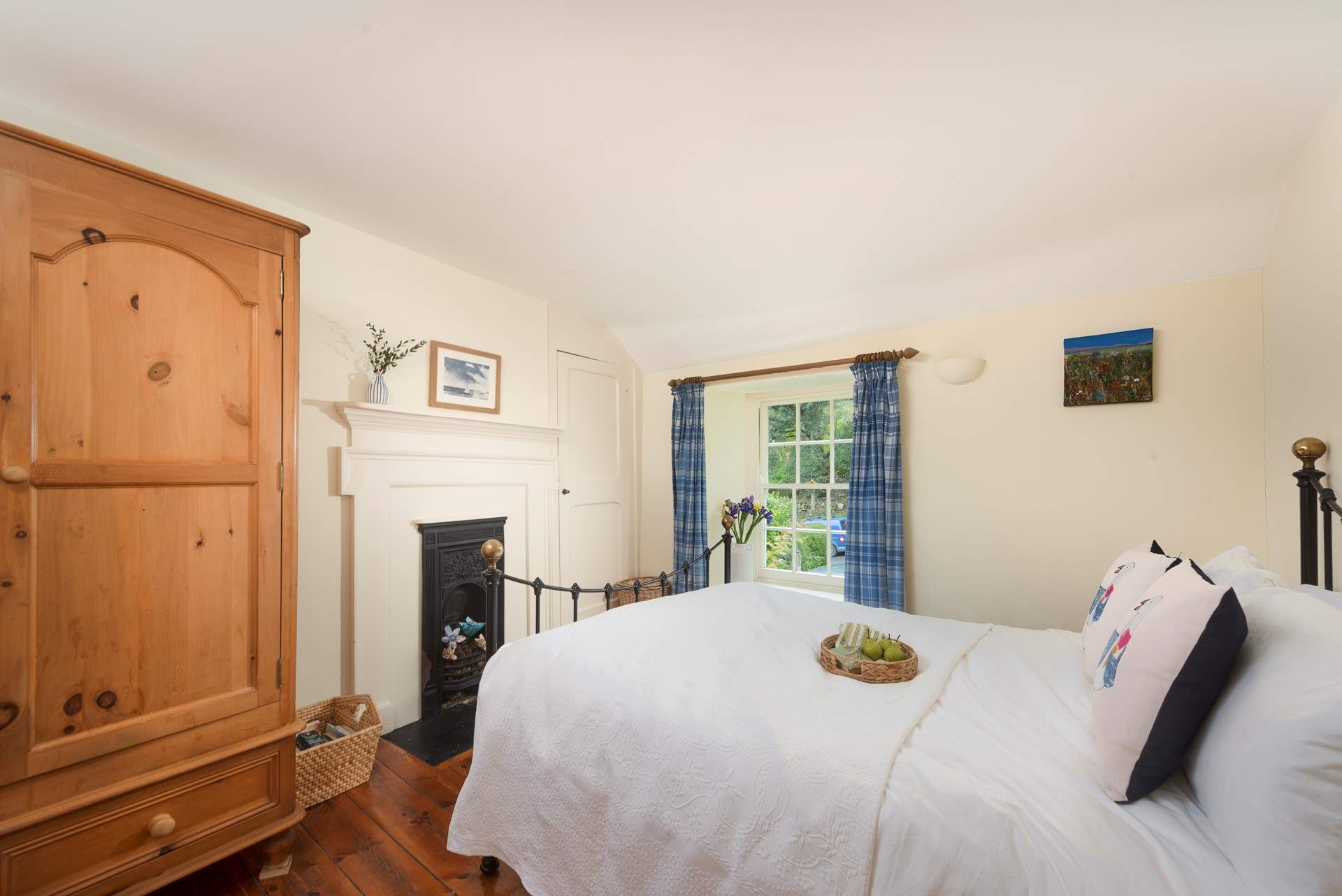 This lovely bedroom overlooks the pretty front garden (Bedroom 2). 
