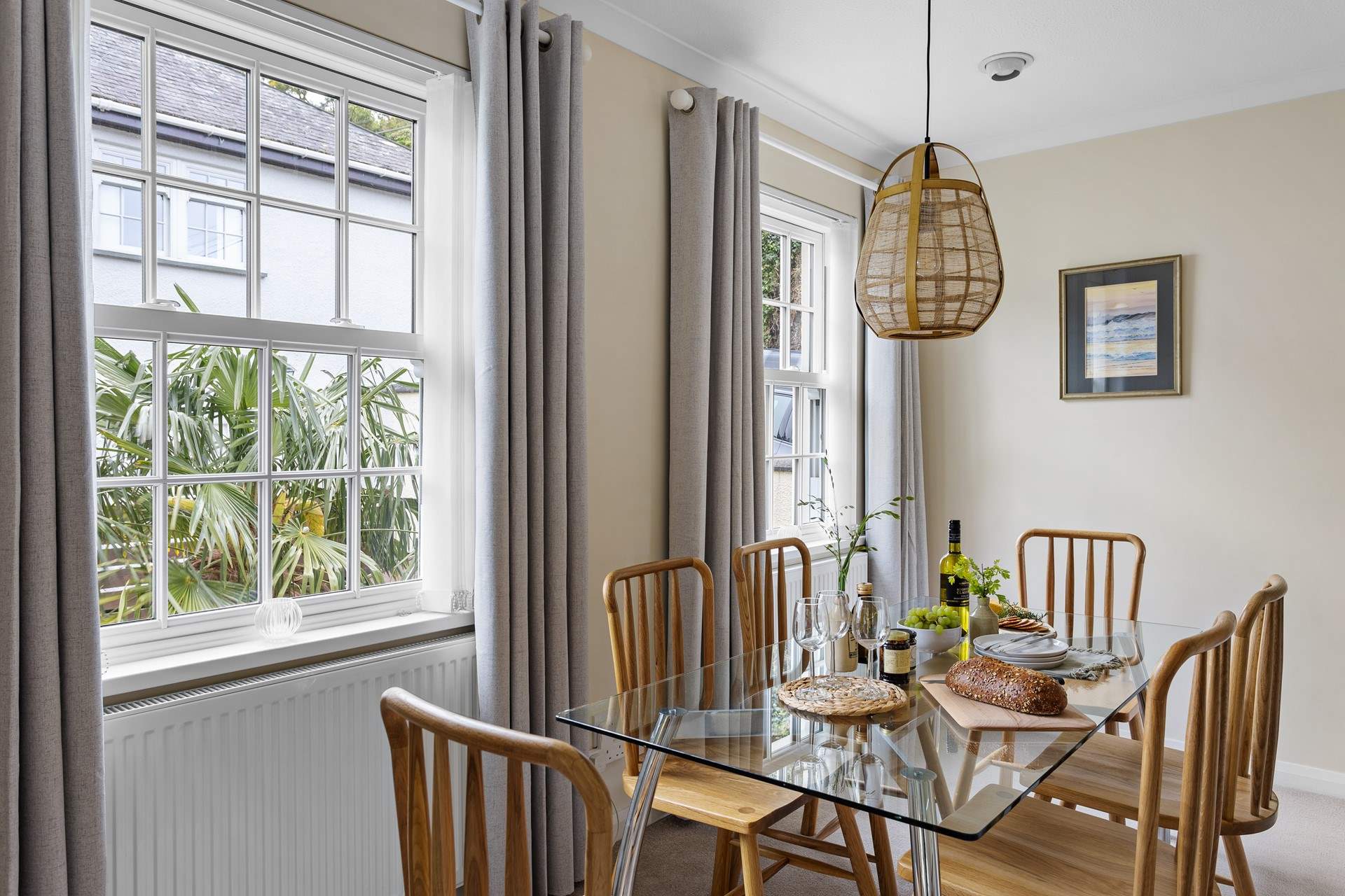 The charming dining-area.