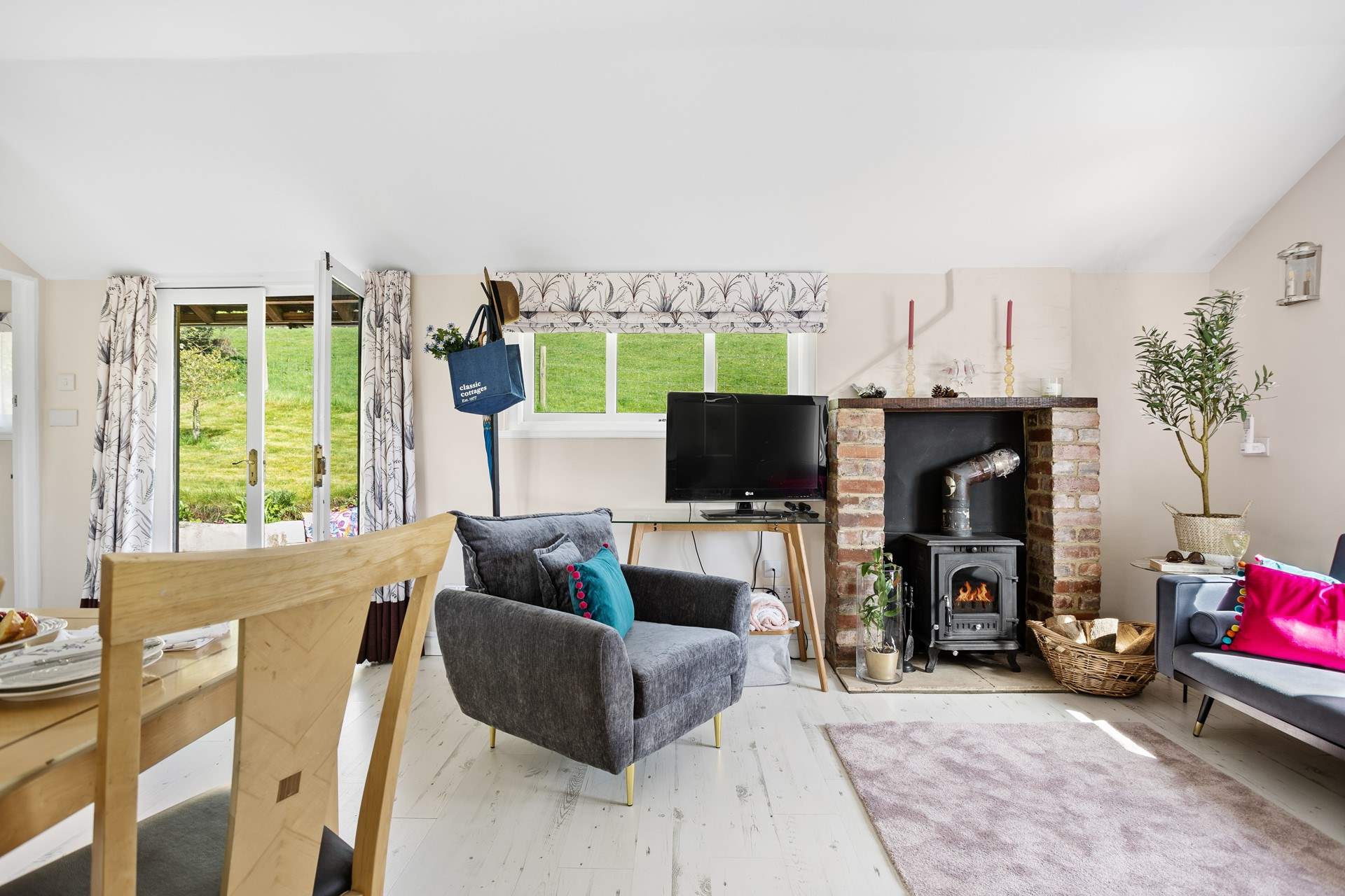 Step into this rather welcoming open plan kitchen/living-room. 
