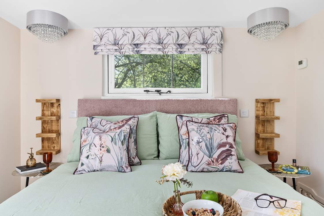 Time to relax and sink into this gorgeous bed!