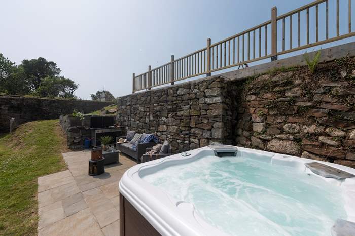 Higher Gwavas,Sleeps 6 + 2 cots, 2.7 miles NE of Porthleven