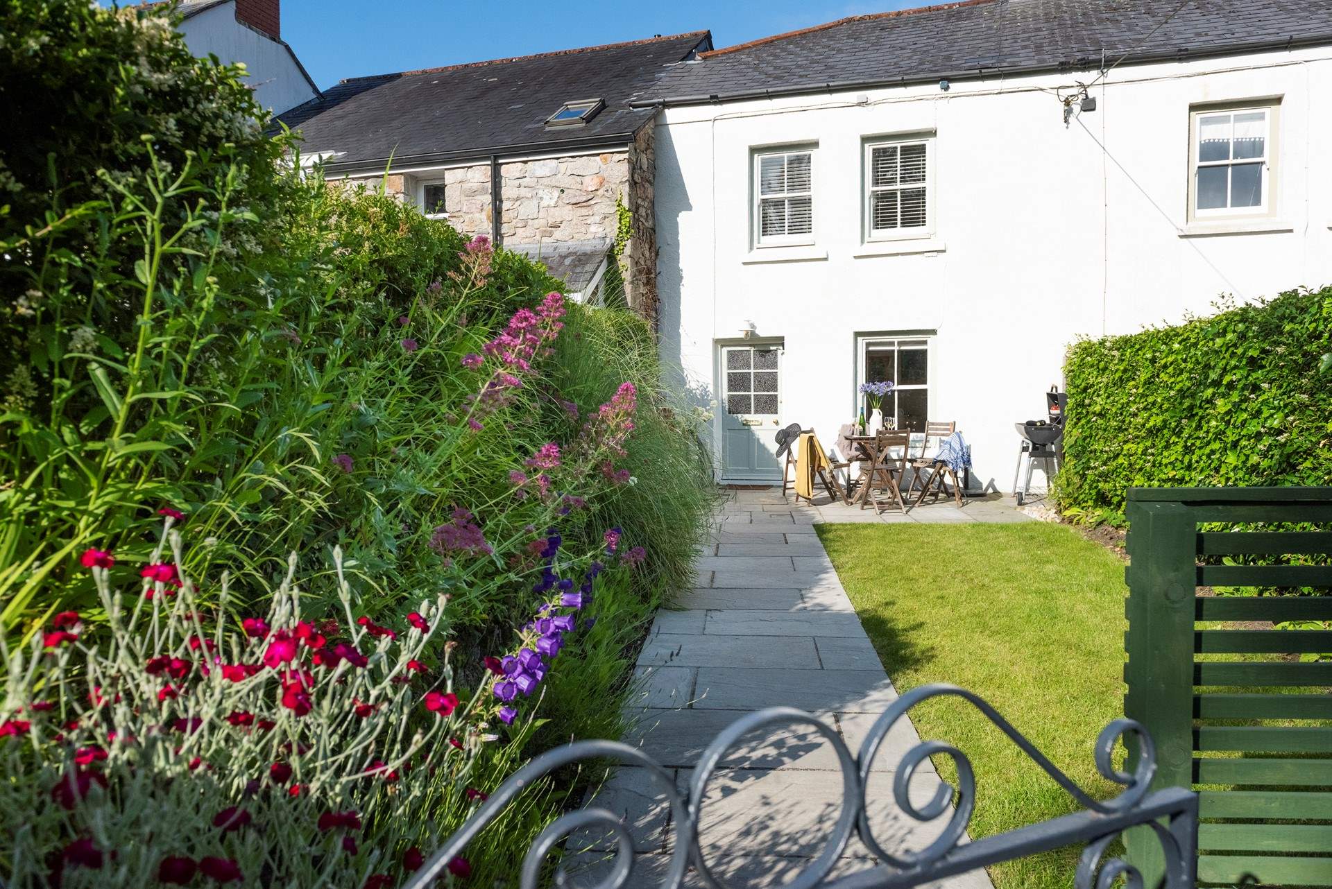 When the weather allows, why not dine al fresco. 