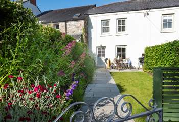 When the weather allows, why not dine al fresco. 