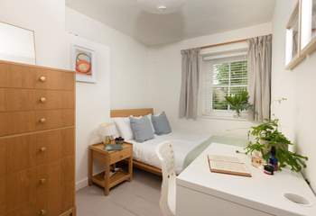 Bedroom 2 has a double bed (4'6