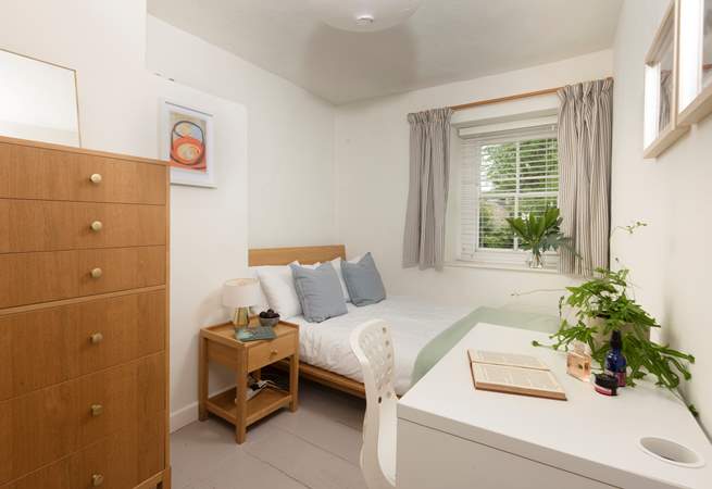 Bedroom 2 has a double bed (4'6