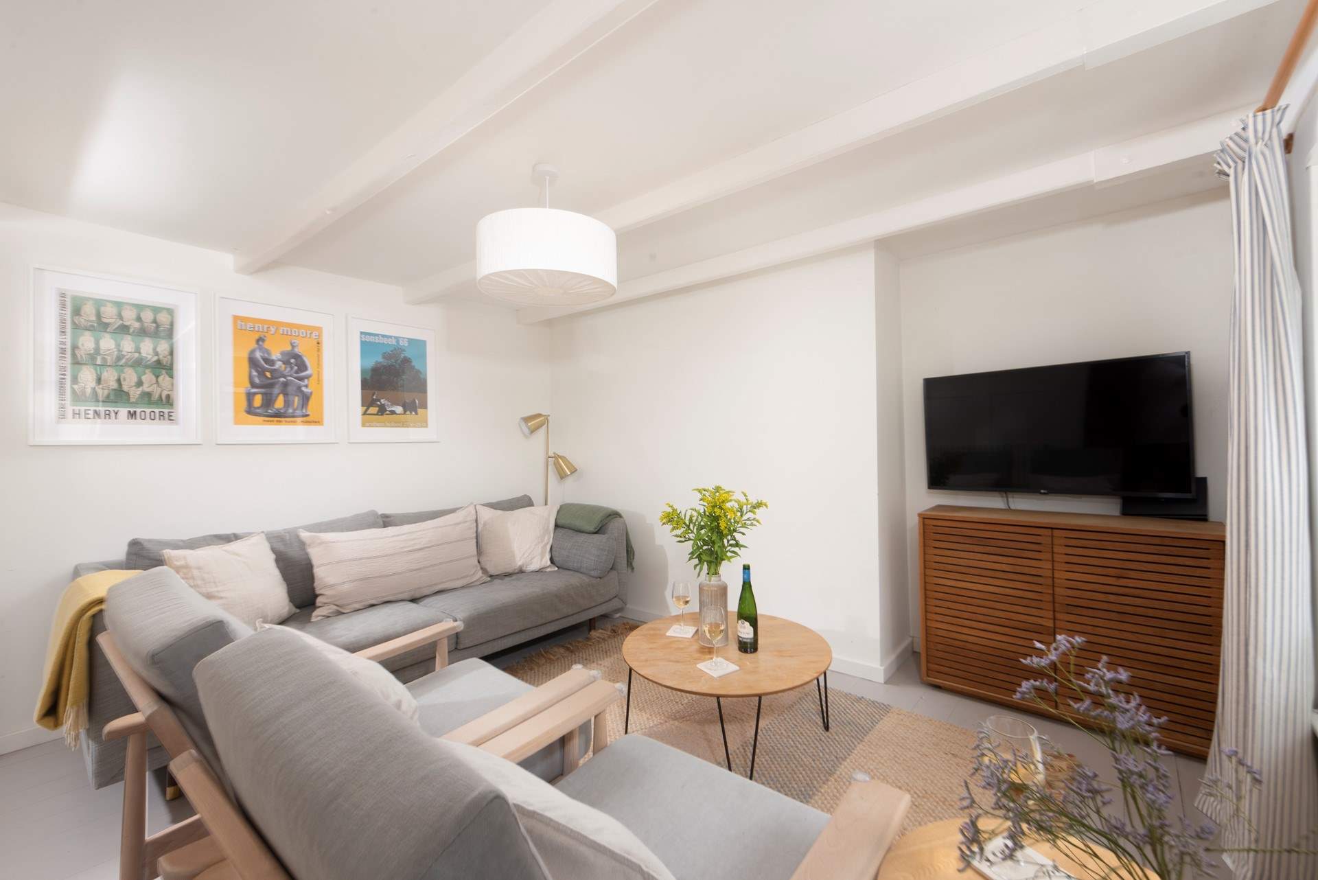 The lovely furnishings make the sitting-room the ideal space to relax after a day out exploring. 