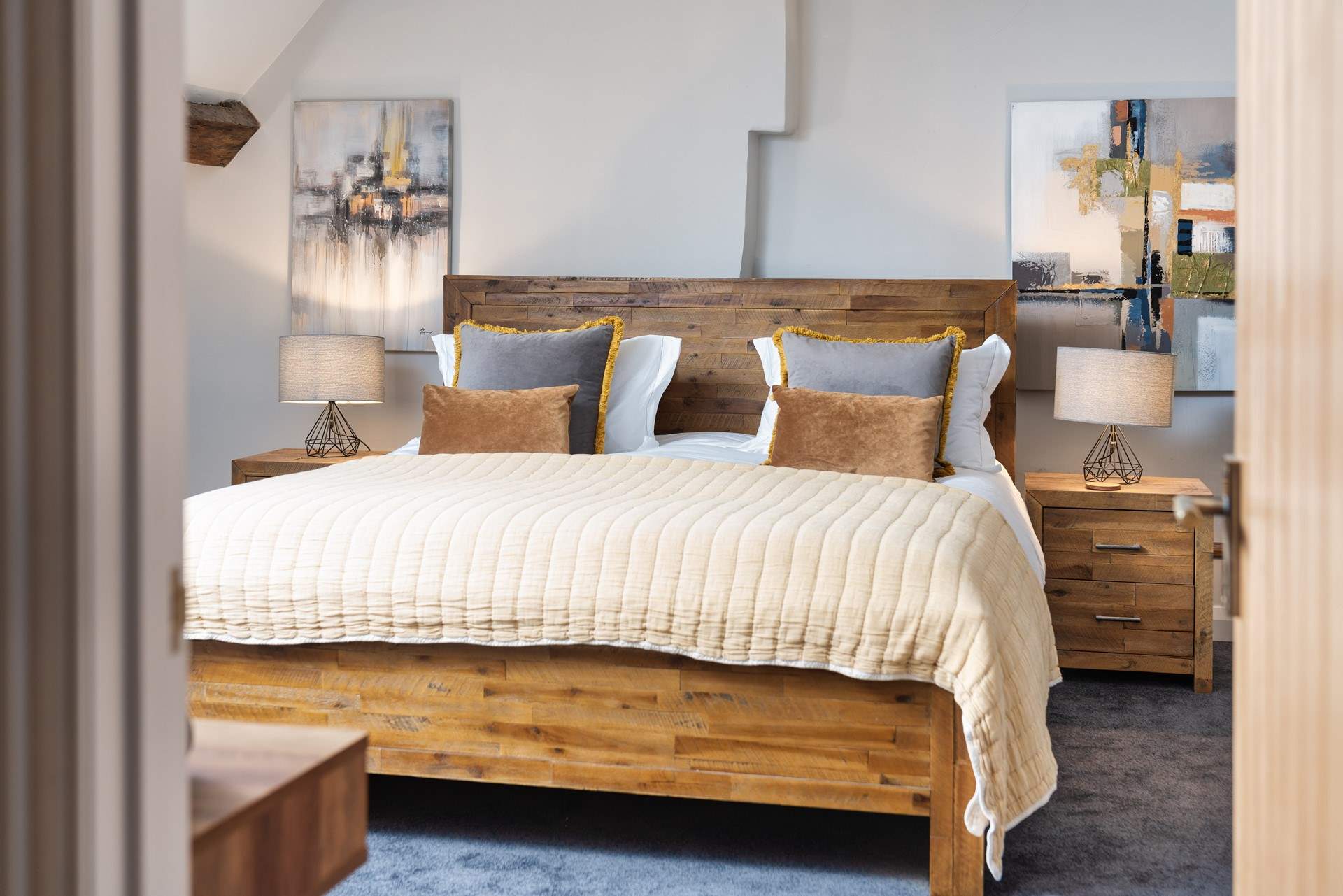 Beautiful art throughout. 