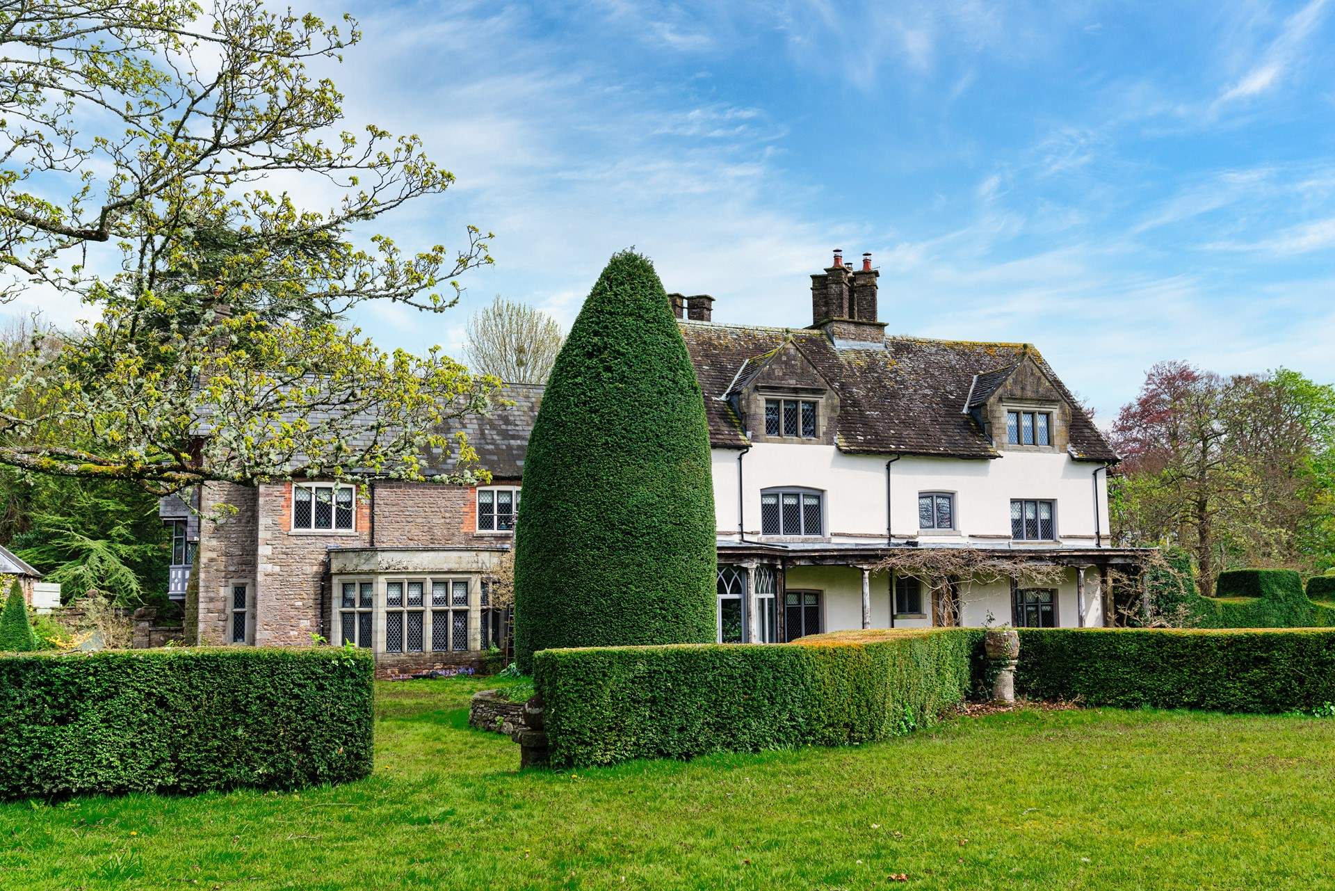 Choose The Loft at Goytre Hall for the perfect escape. 