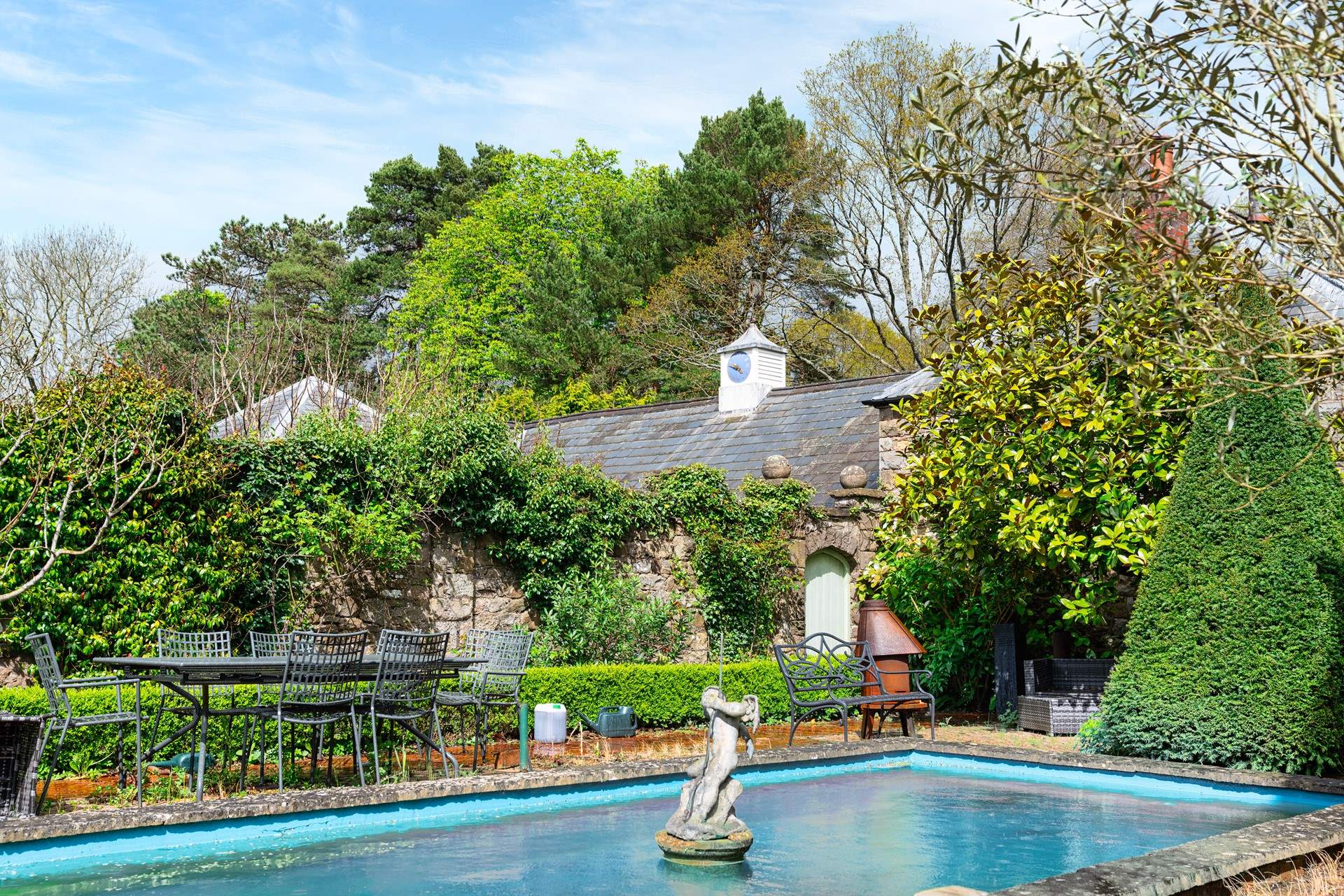 Idyllic, countryside setting. 