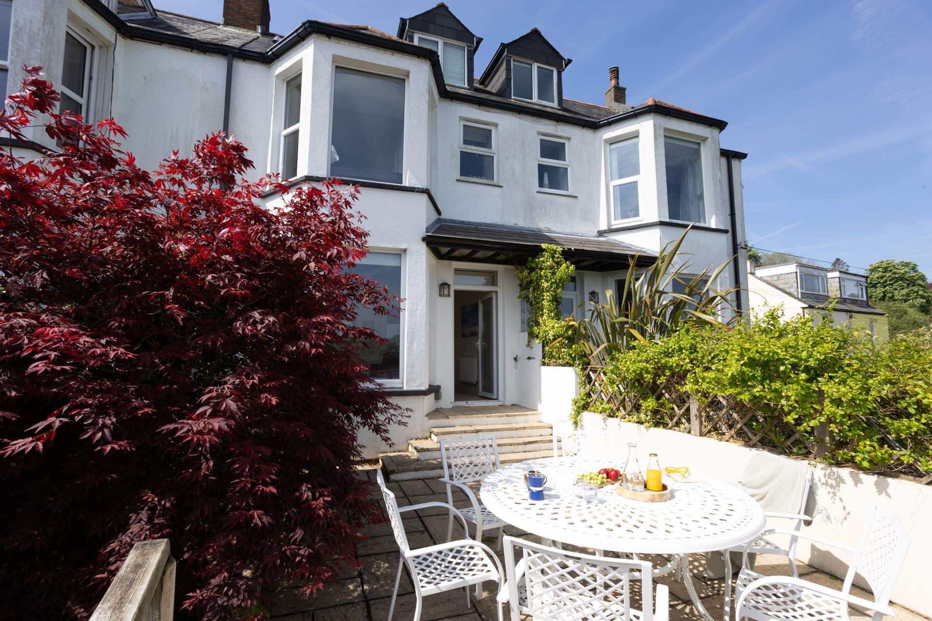 River View Terrace is a mid-terraced property in the heart of the little village of Golant.