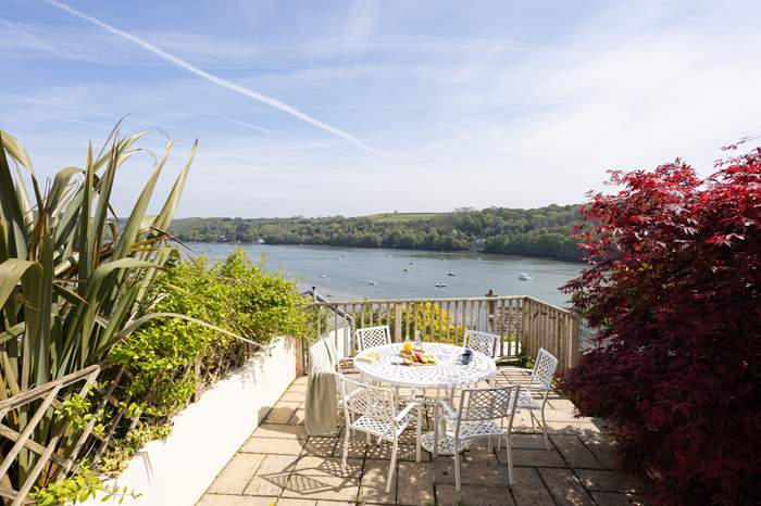 River View Terrace is a 3 bedroom holiday cottage with sea views near Fowey, South Cornwall.