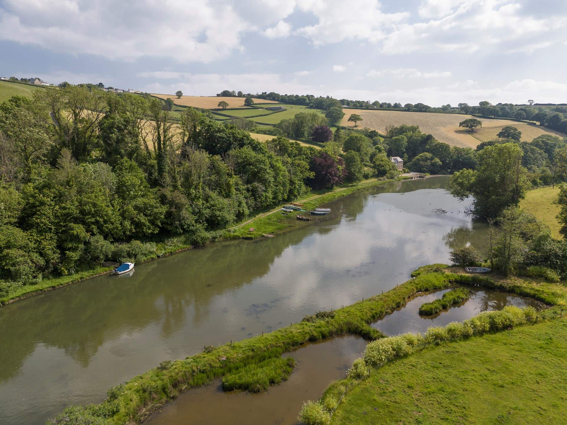With direct access to the creek, bring your kayaks and paddleboards and have some fun, messing about on the water.
