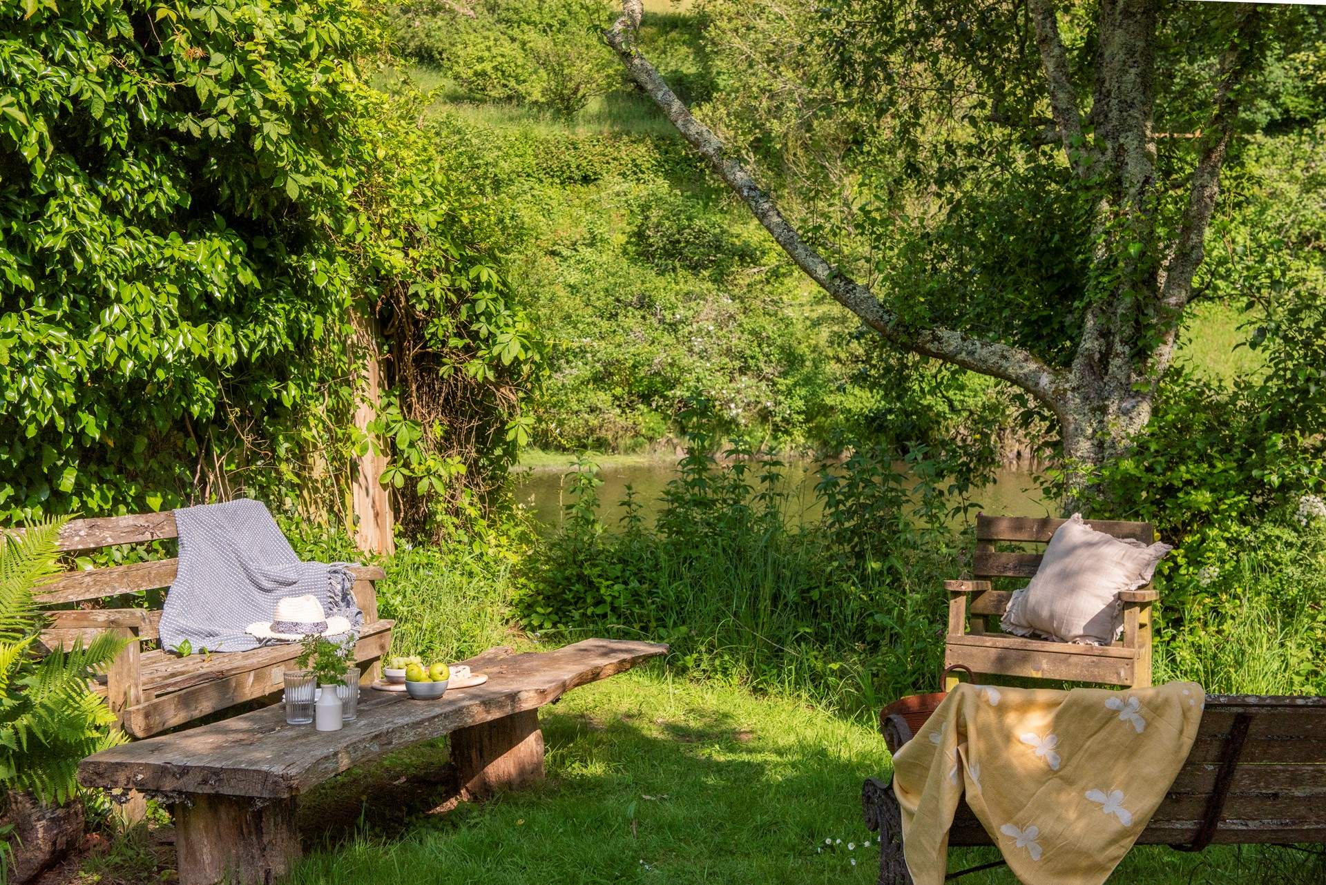 Relax next to the tidal waters of Penpol Creek and let the stresses and strains of everyday life drift away.