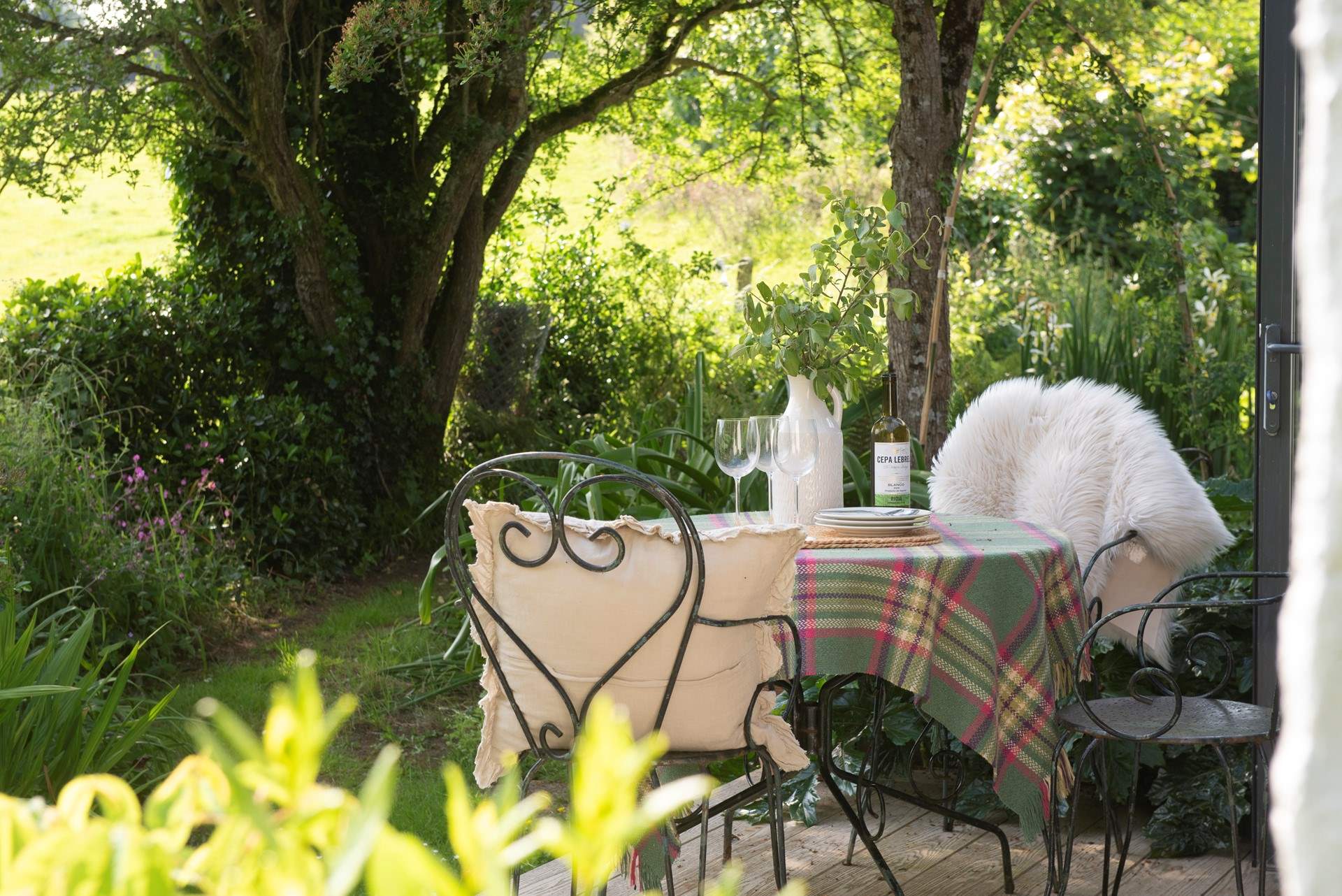 There's a choice of places to sit out. 