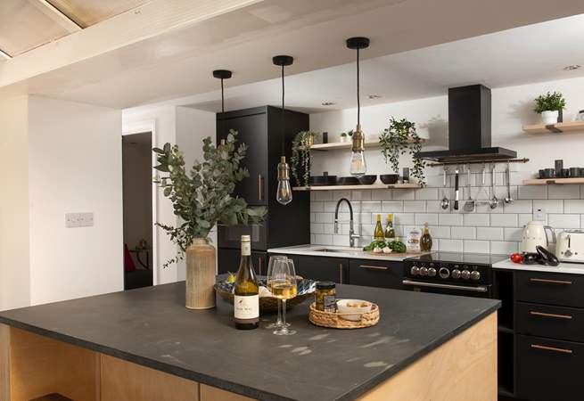 The modern kitchen is very well-equipped. 