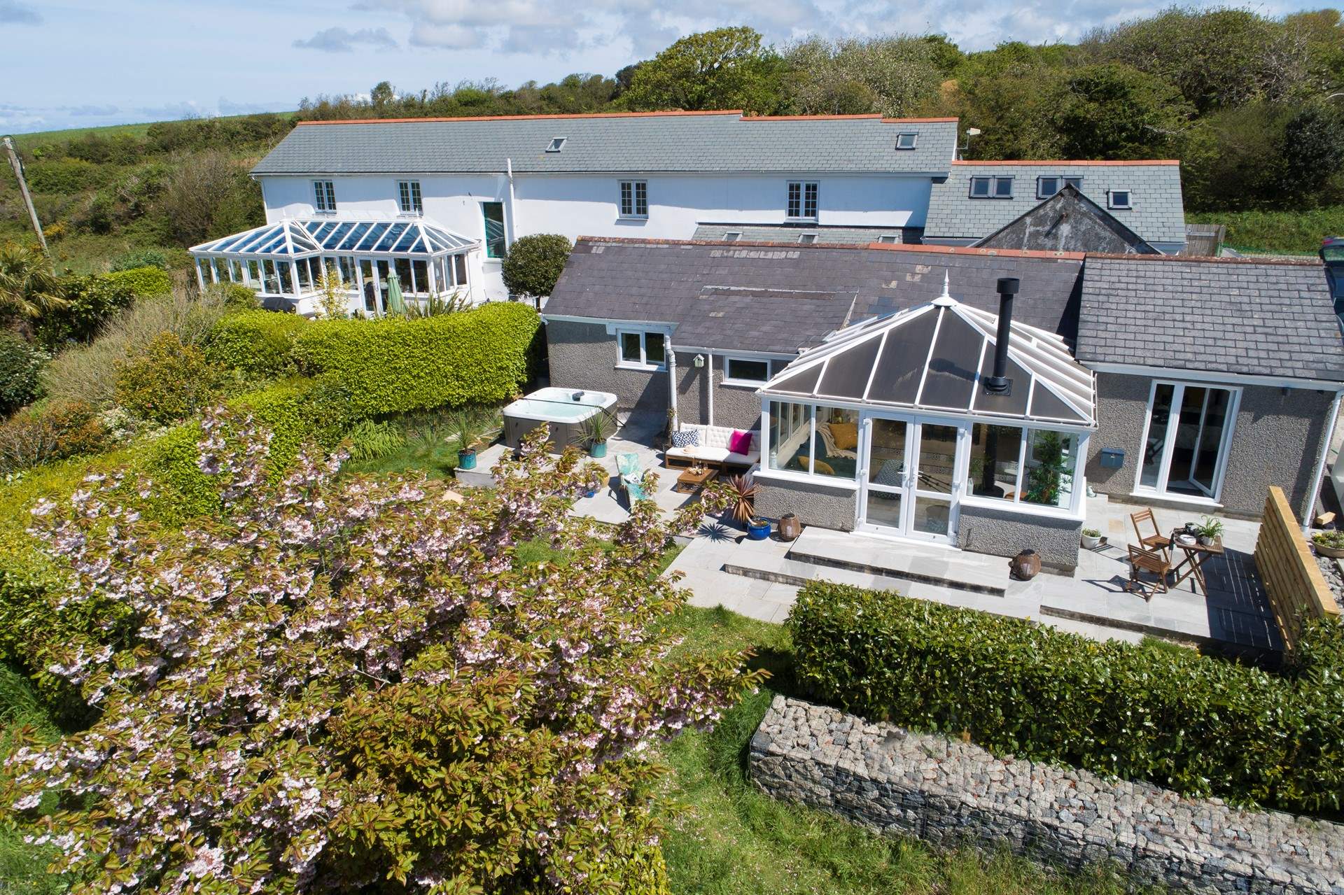 The owners' house is tucked away behind Valley View but they are ever so private from one another. 