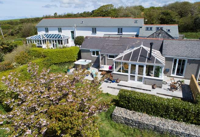 The owners' house is tucked away behind Valley View but they are ever so private from one another. 