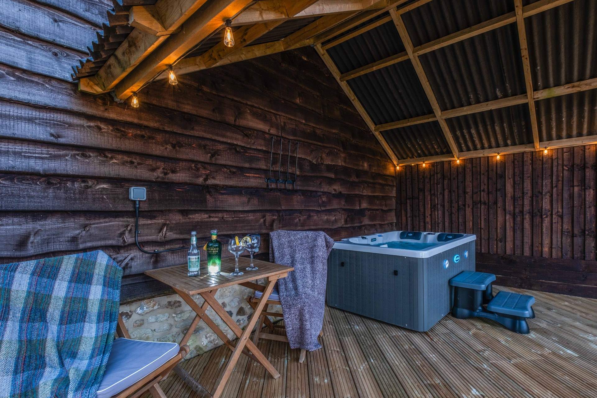 Sink into the bubbles with your tipple of choice. 