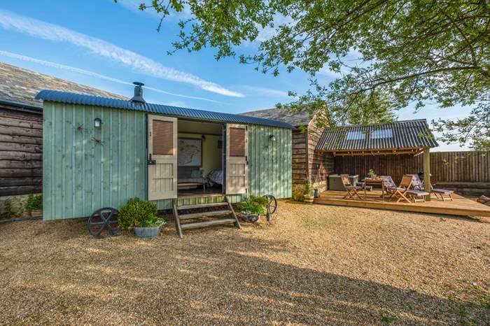 Sunrise and Stars is a Dog friendly shepherds hut with a hot tub and use of pool, near Ventnor.