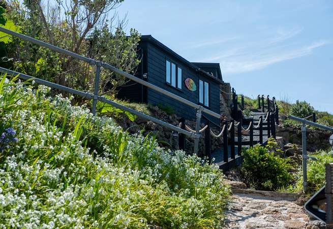 The Surf Shack is nestled into the cliffs above spellbinding Sennen. 