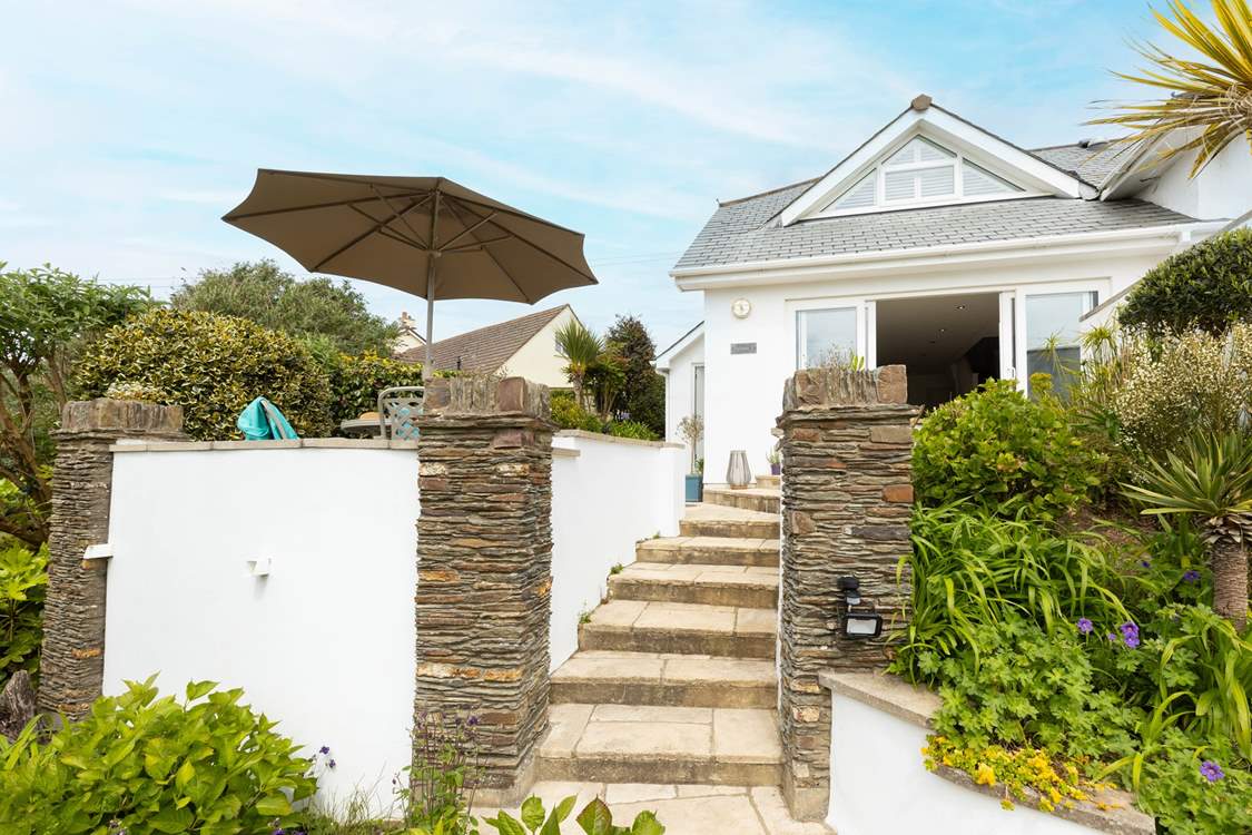 From parking up the car, you walk up through the manicured tropical garden passing the owners' house and on to Palms 1, which has been set back for your privacy.